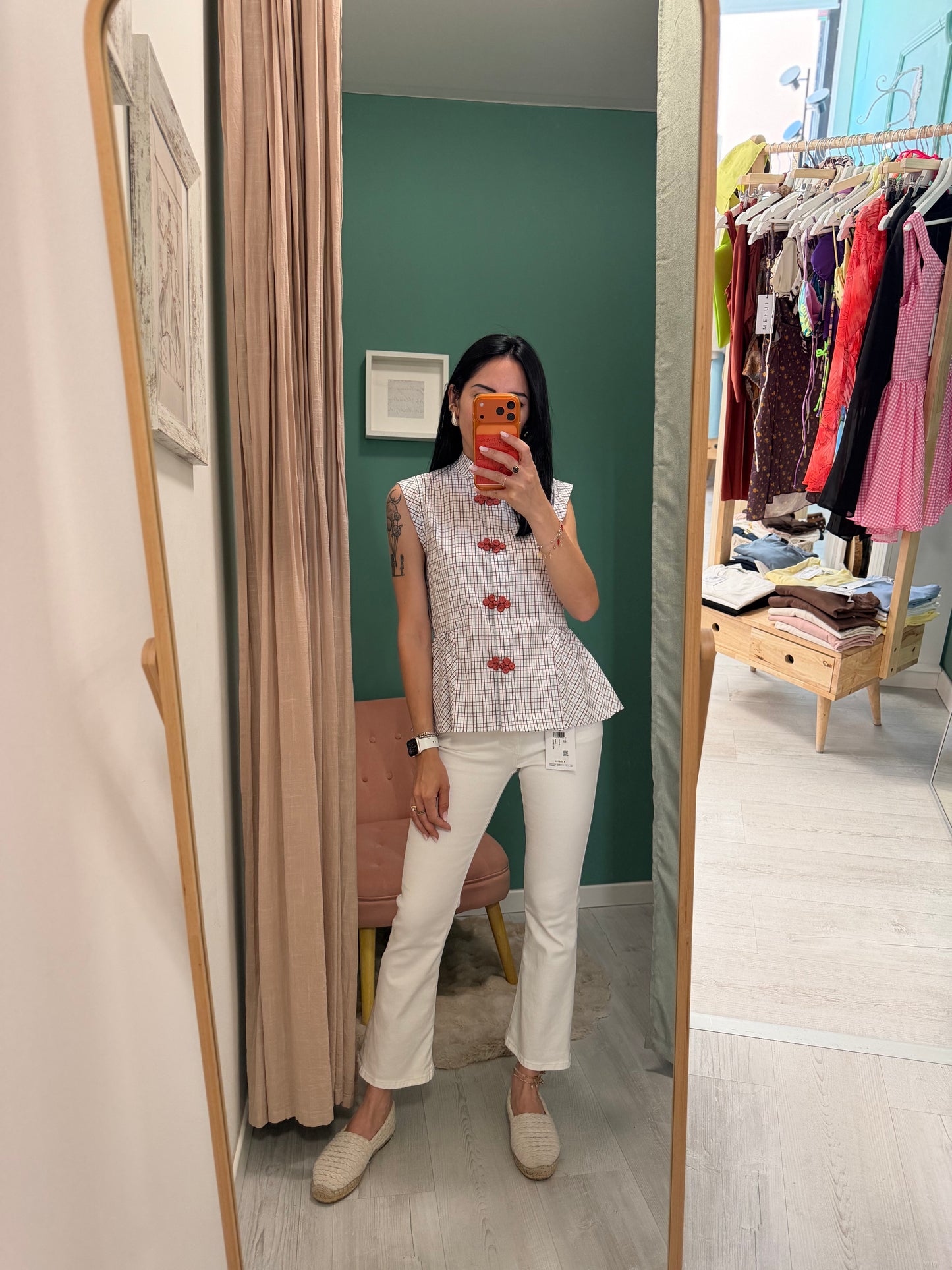 Kontatto - camicia smanicata con balza e alamari