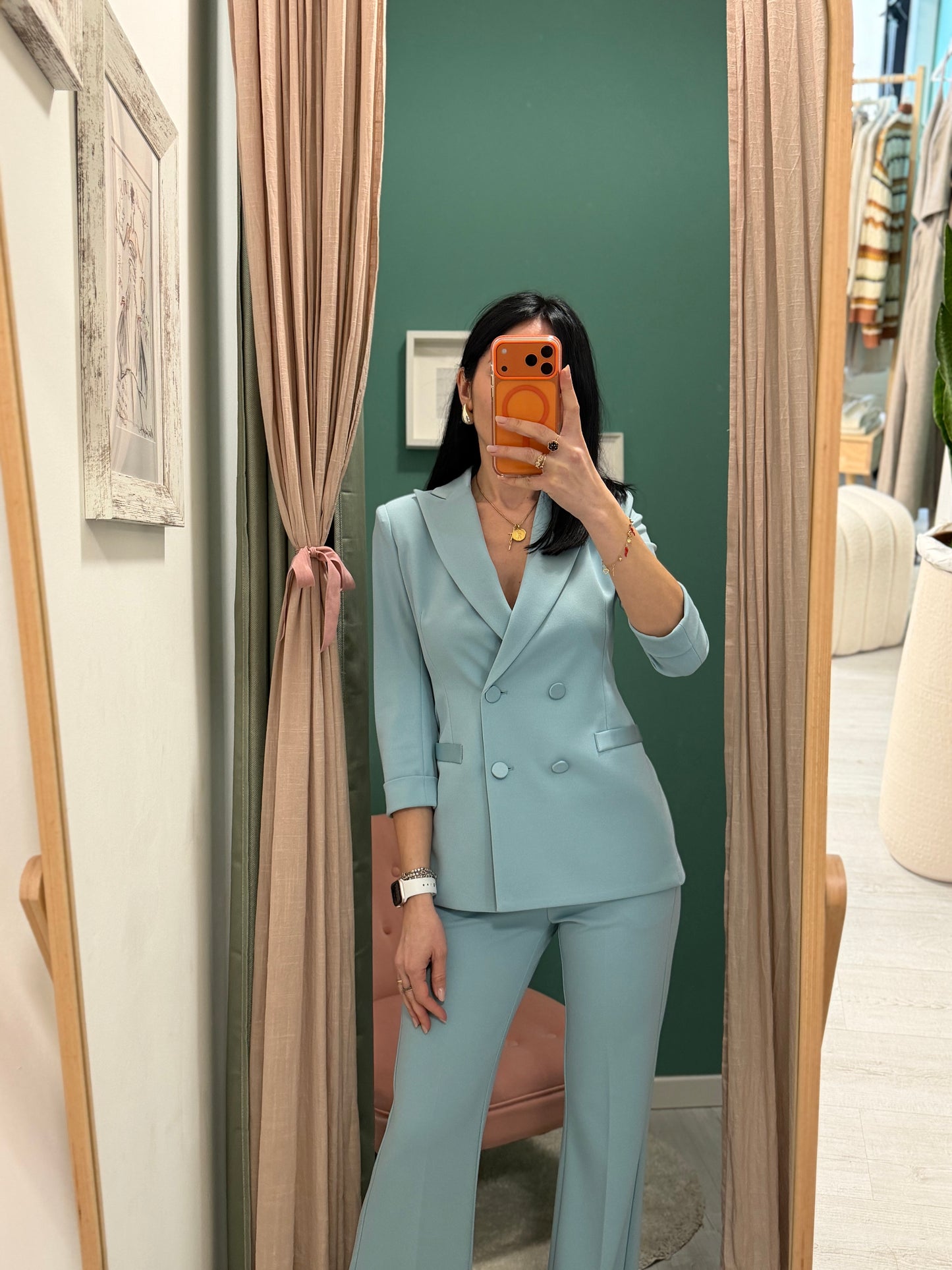 Imperial- tailleur in crepe con dettagli in satin