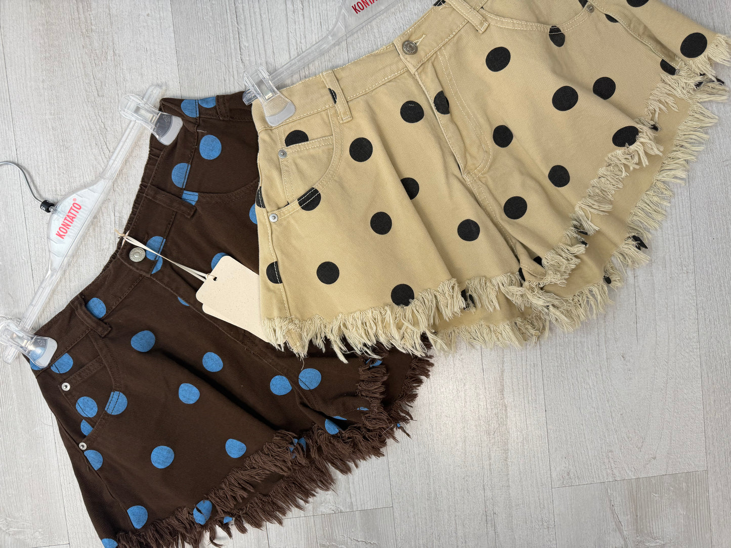 Kontatto - shorts a pois sfrangiati