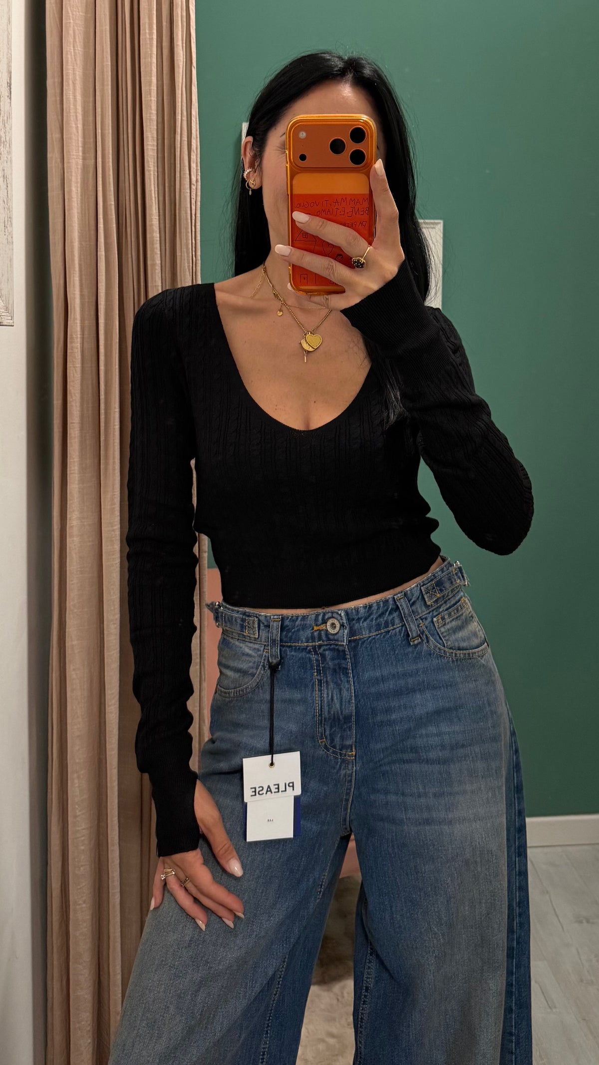 Hinnominate - maglia crop scollo a V con dettaglio sul retro