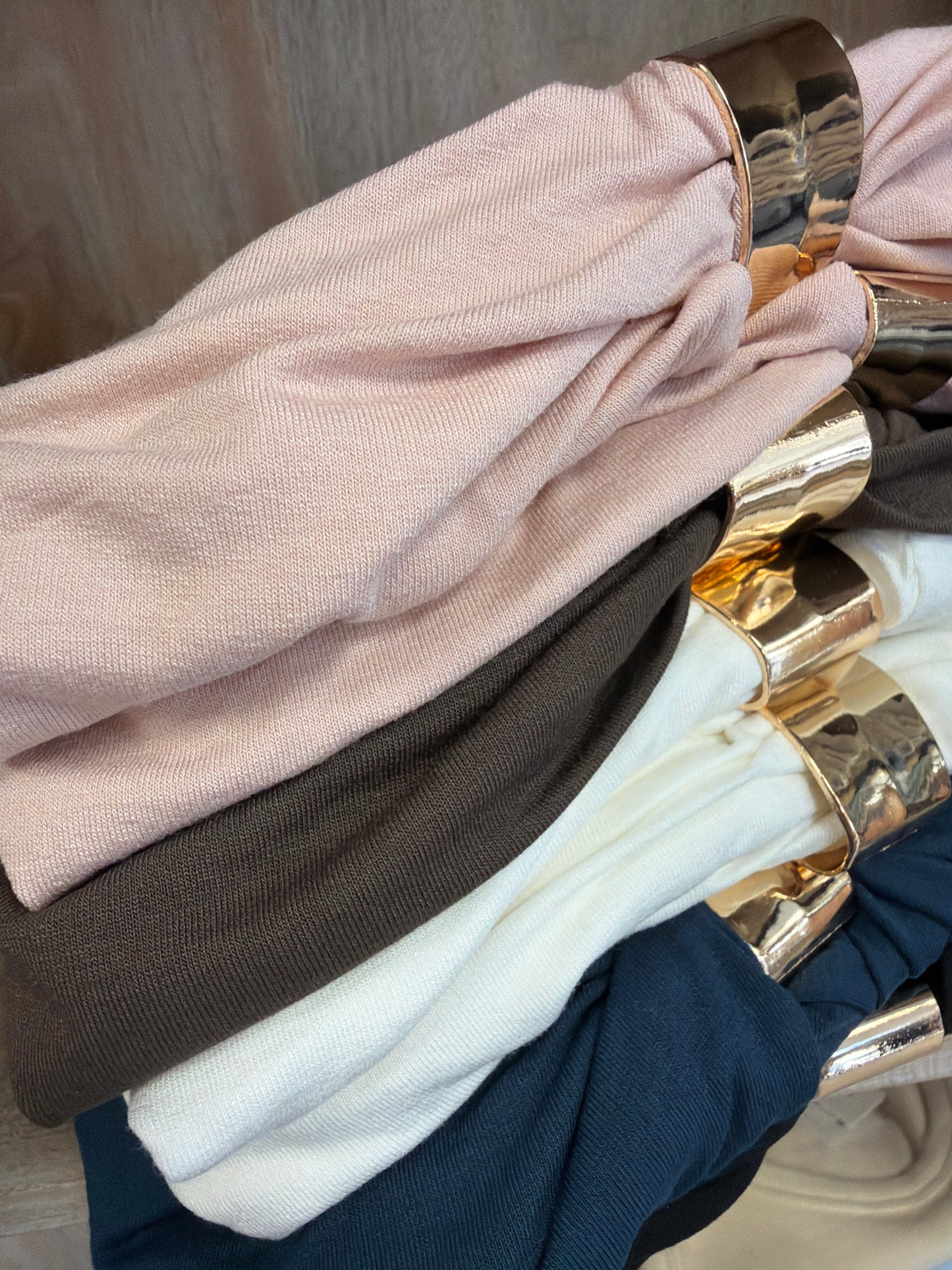 Susy mix - t shirt scollo e dettaglio a gioiello