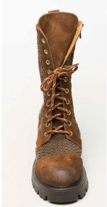 Divine follie - anfibio in rete e pelle