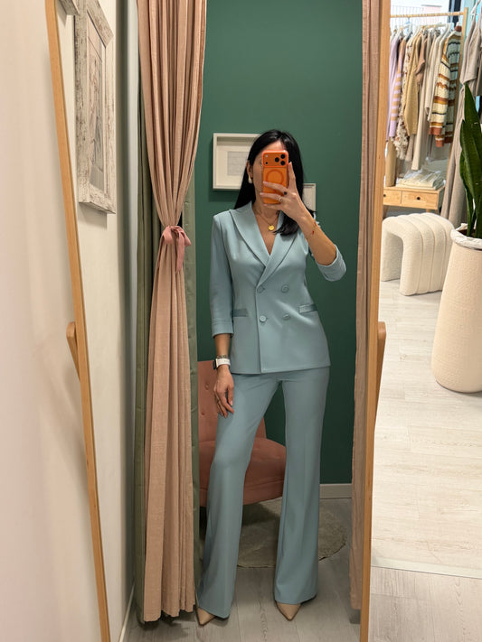 Imperial- tailleur in crepe con dettagli in satin