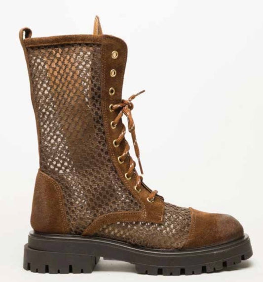 Divine follie - anfibio in rete e pelle