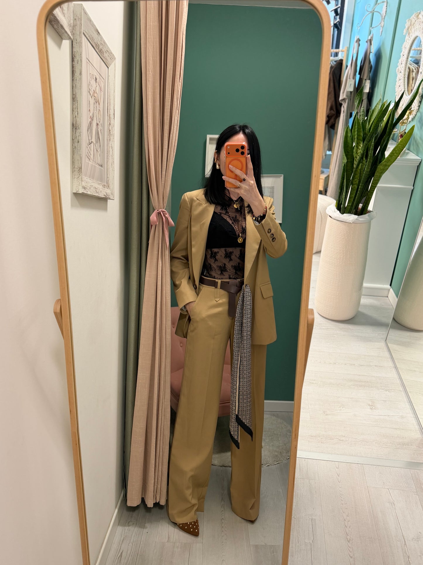 Kontatto - tailleur giacca con foulard e pantalone a gamba dritta