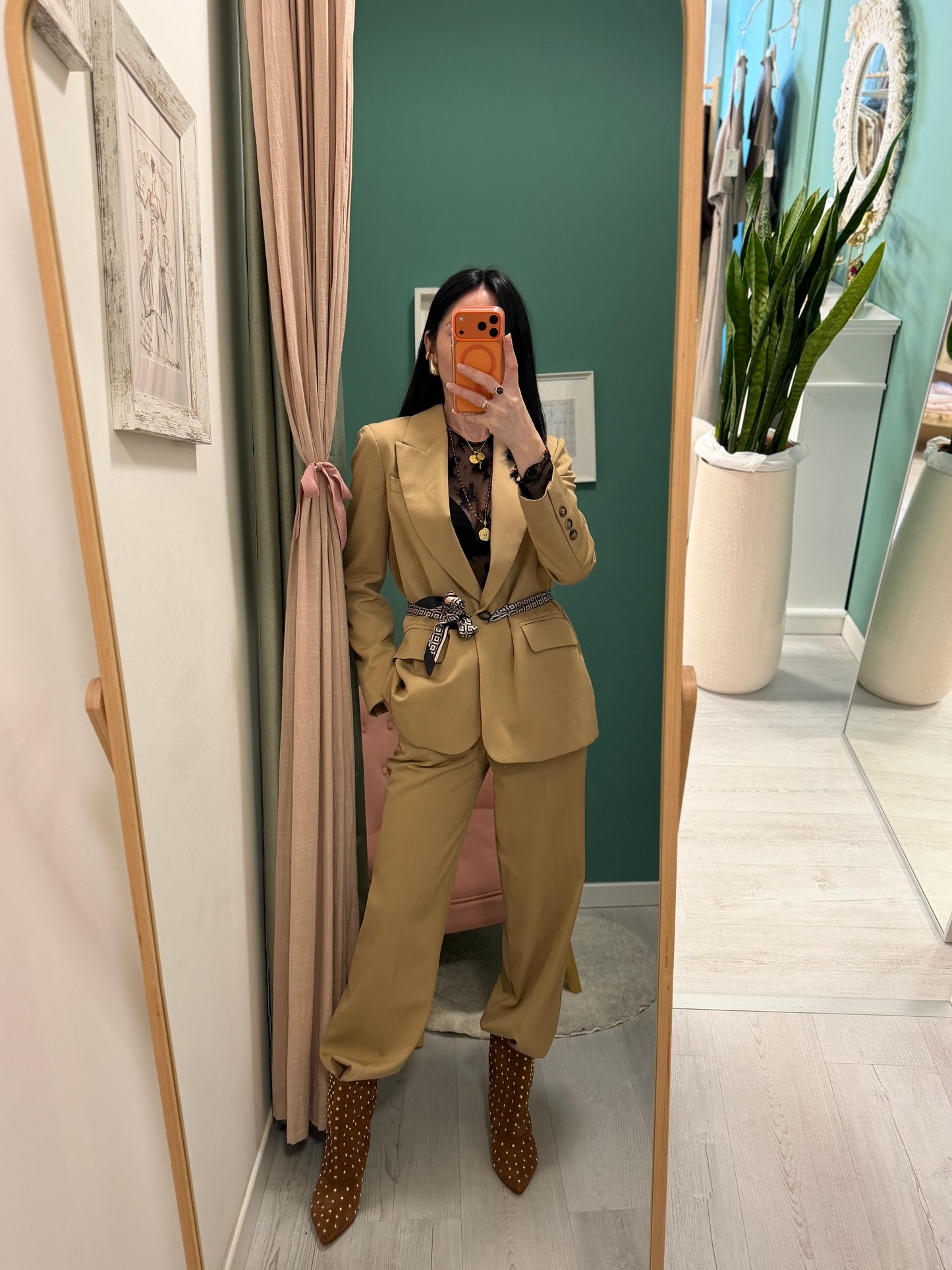 Kontatto - tailleur giacca con foulard e pantalone a gamba dritta