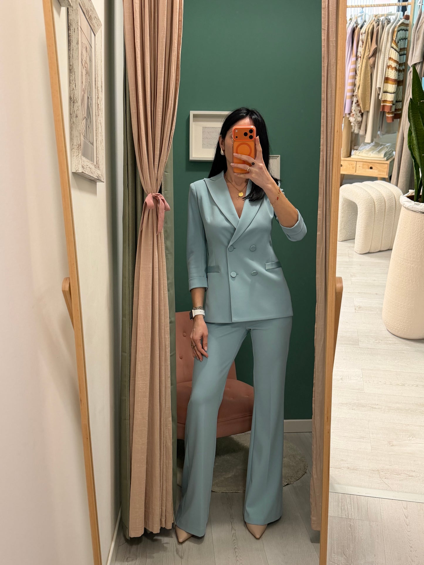 Imperial- tailleur in crepe con dettagli in satin