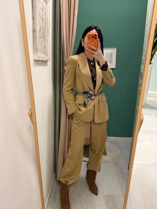 Kontatto - tailleur giacca con foulard e pantalone a gamba dritta