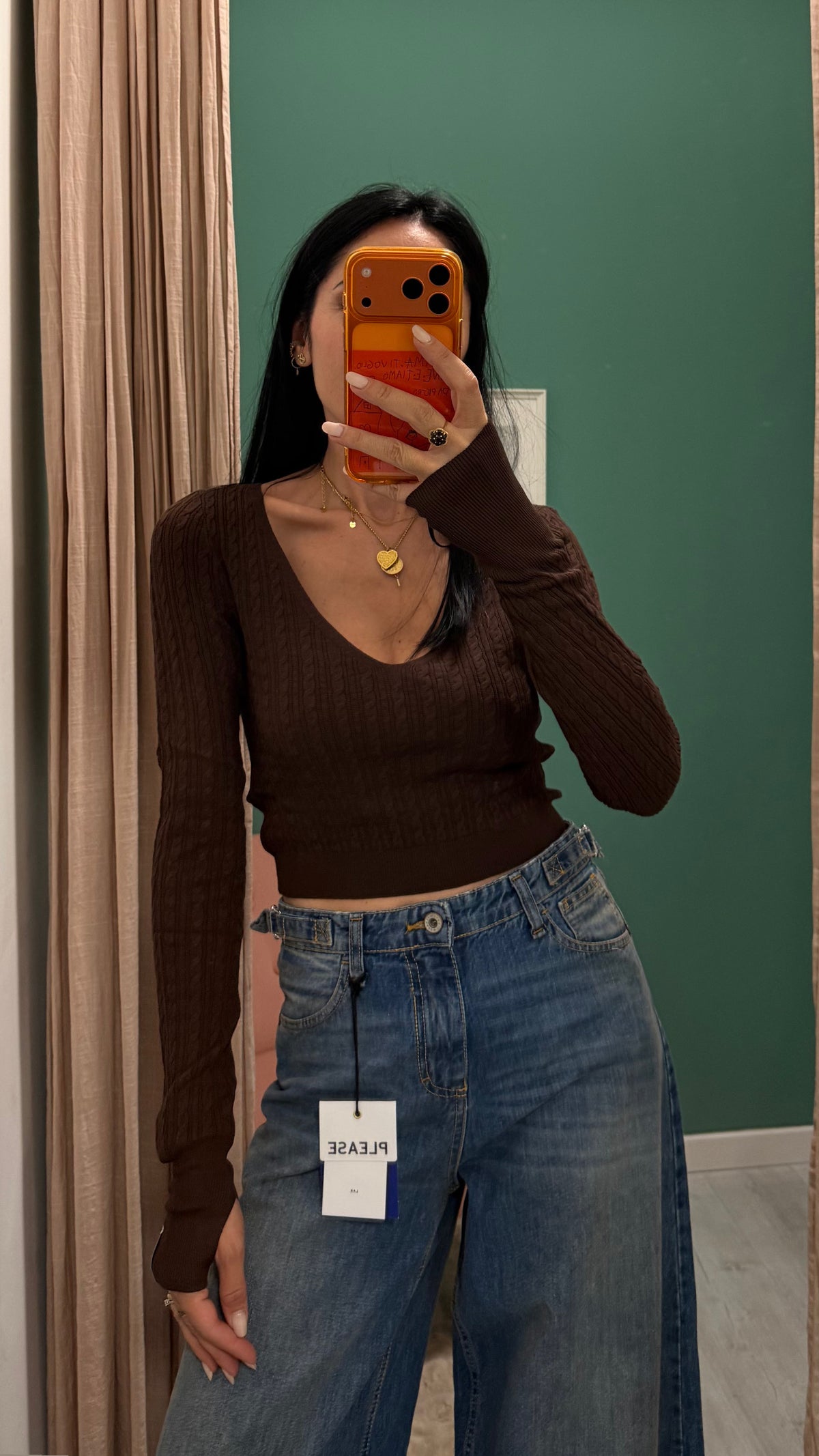 Hinnominate - maglia crop scollo a V con dettaglio sul retro