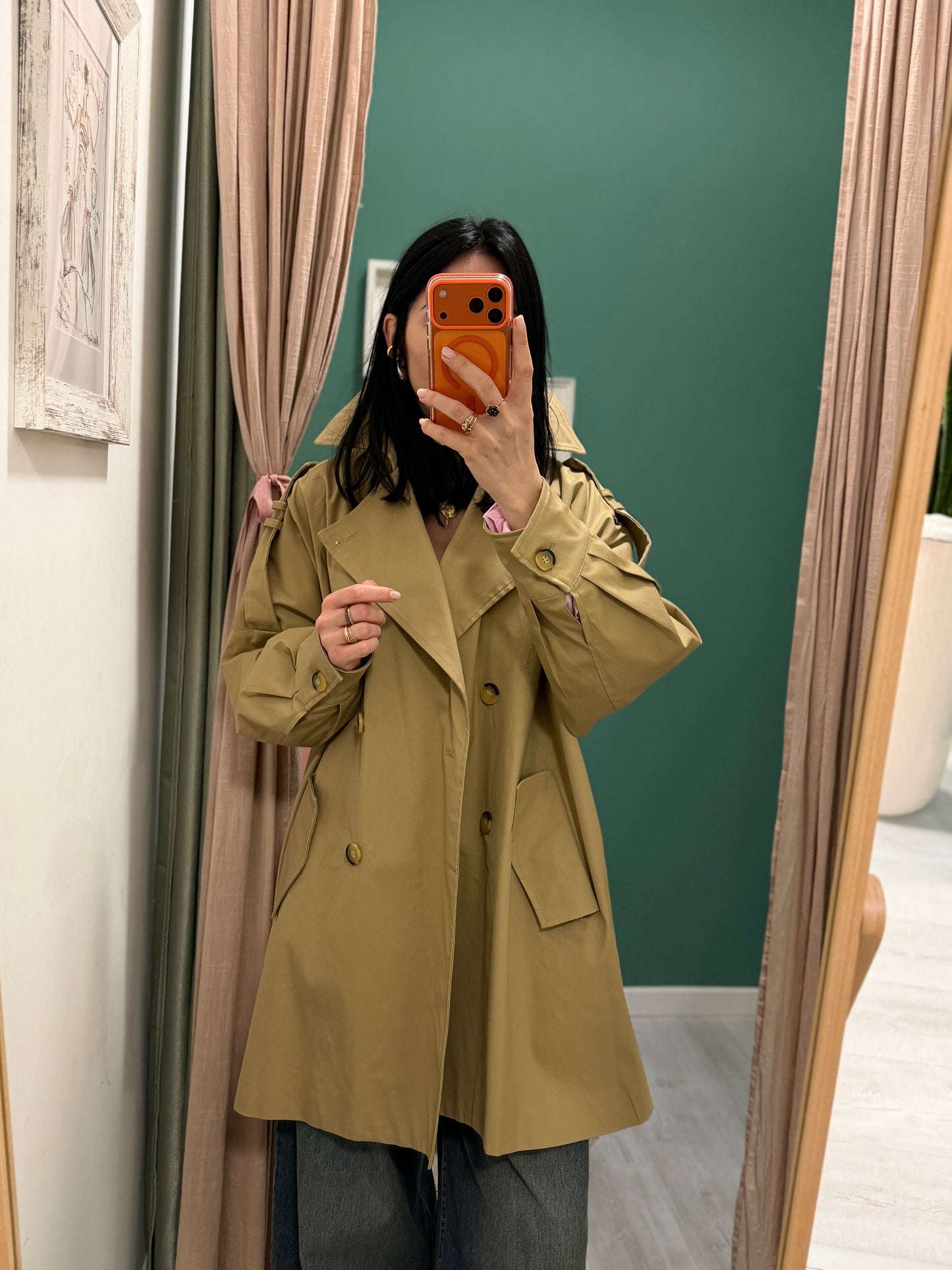 Kontatto - trench over con dettaglio laterale