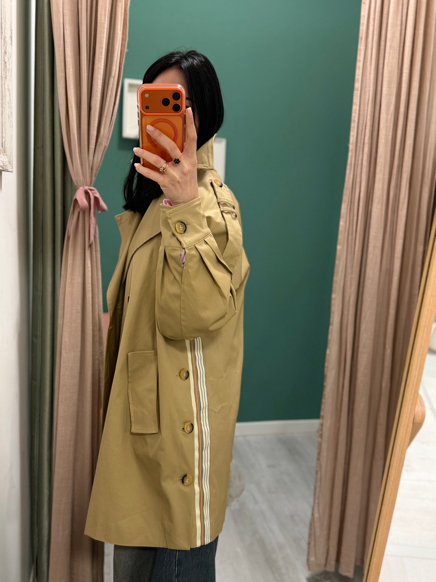 Kontatto - trench over con dettaglio laterale