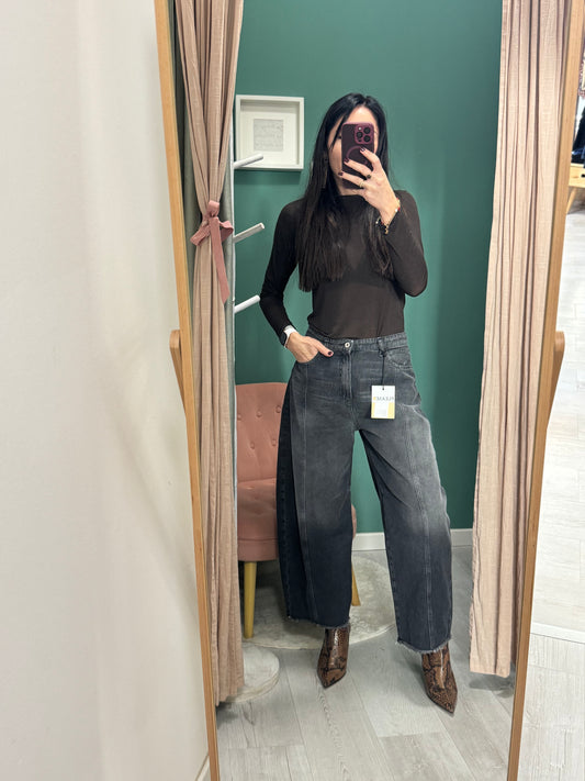 PLEASE - Jeans barrel sfrangiato sul fondo