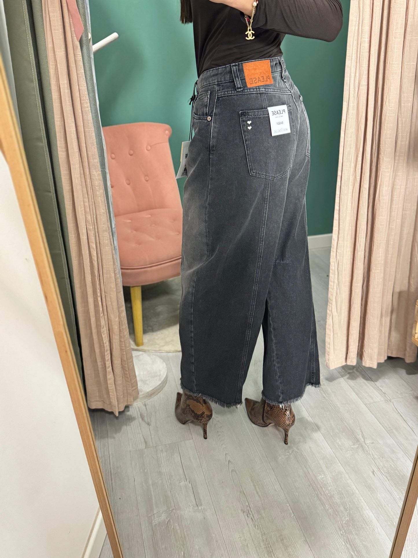 PLEASE - Jeans barrel sfrangiato sul fondo