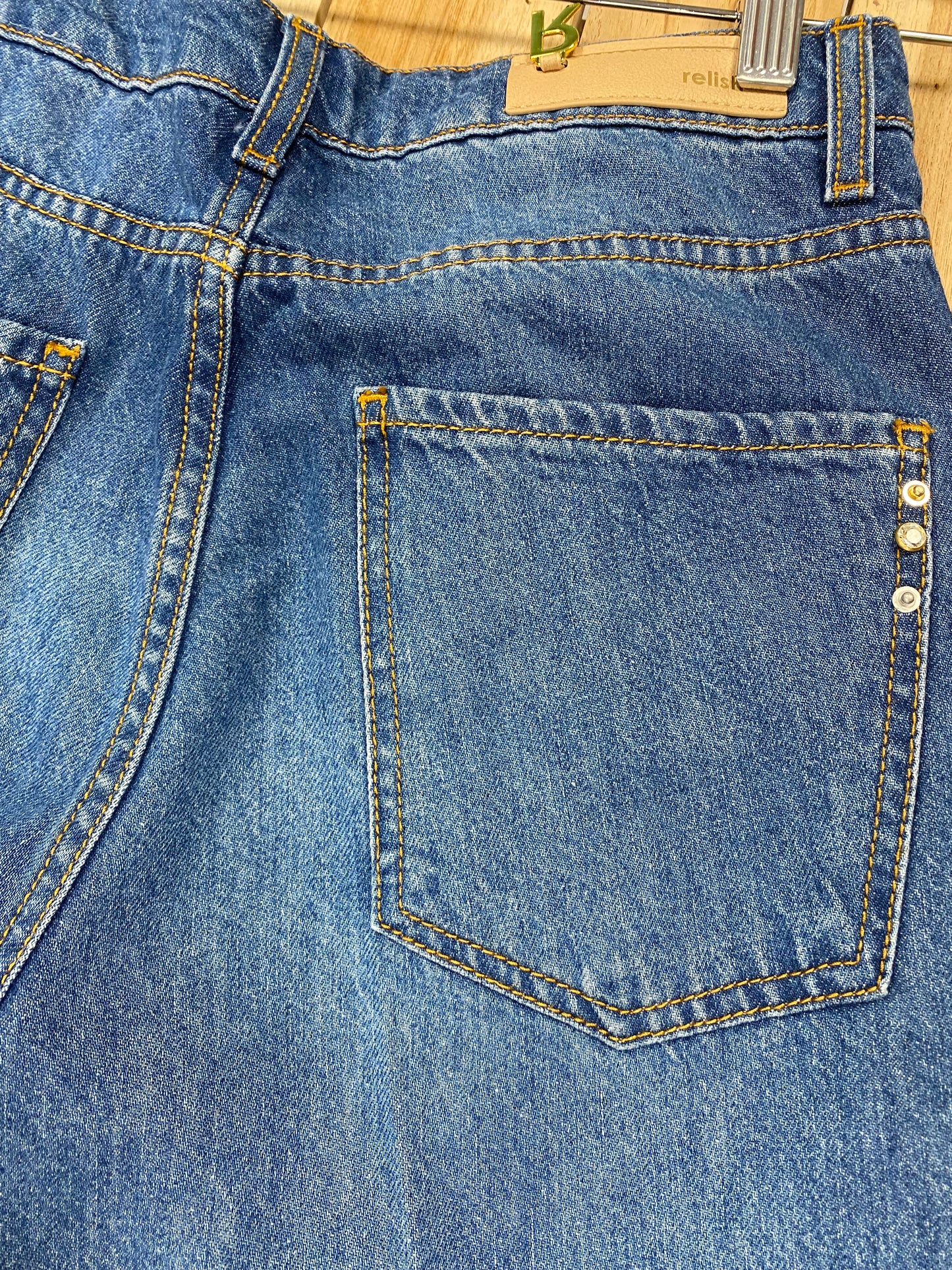 RELISH - Pantalone a palazzo con dettaglio brillantino tasca posteriore